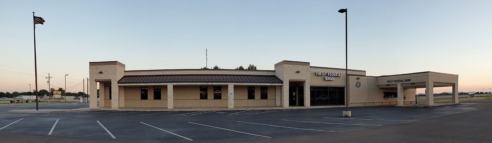 picture of First Federal Bank and parking lot