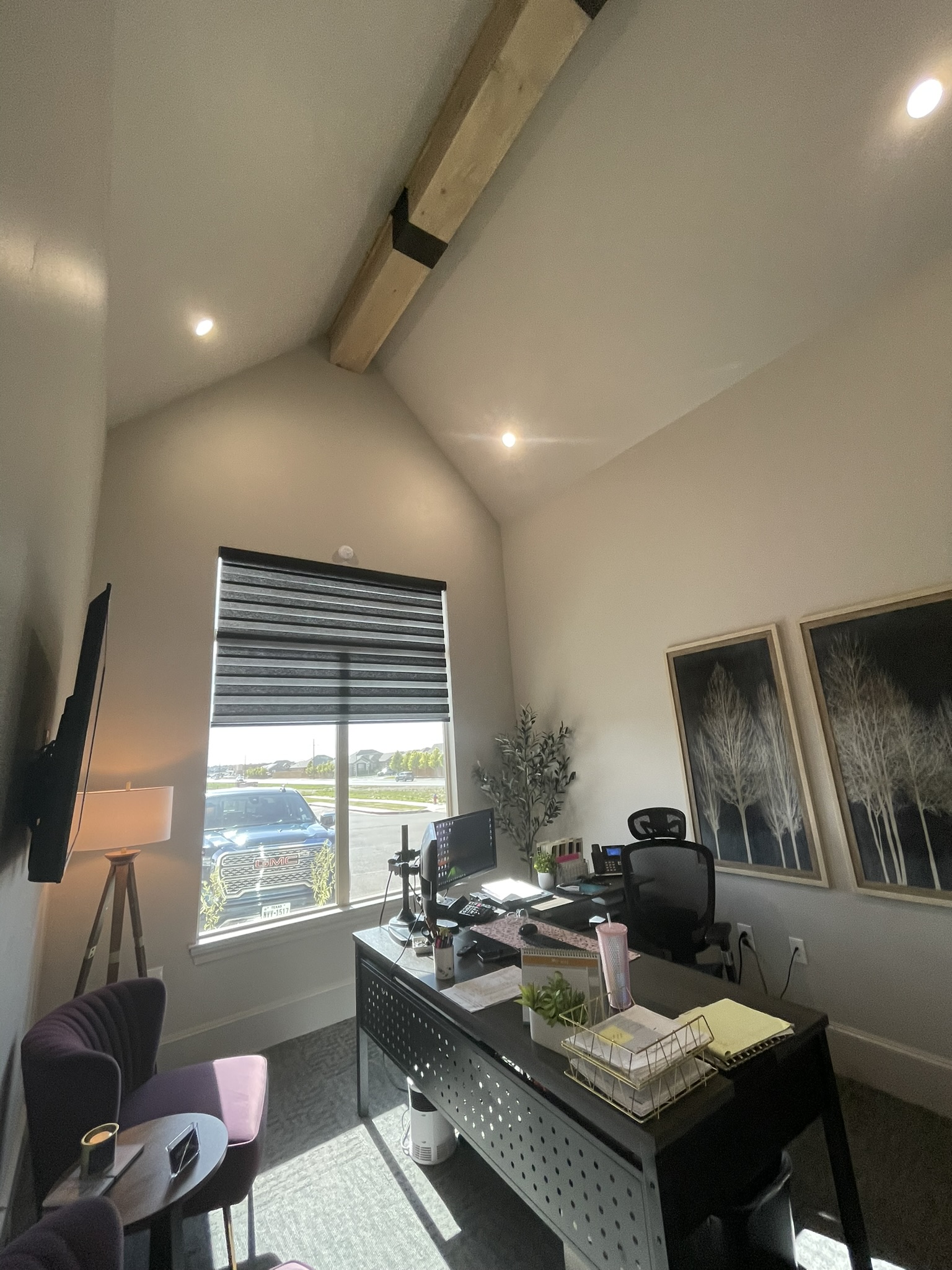 Picture of an office